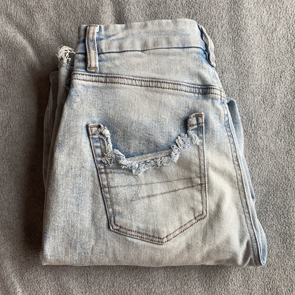 American Eagle light wash, curvy stretch mom jean